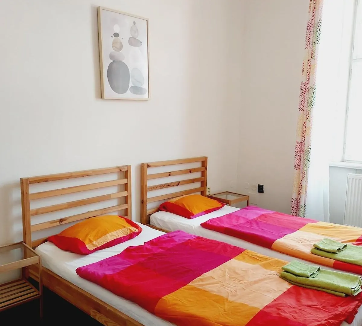 民宿 Just 3 Min Walk Old Town Center Private Room A 布拉格 捷克